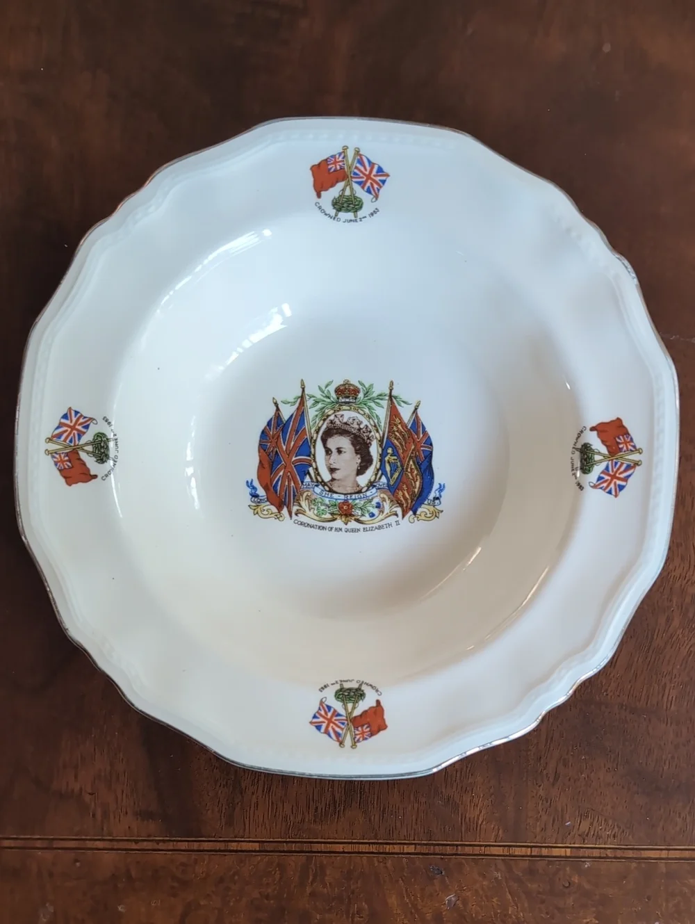 Queen Elisabeth II 1953 Commemorative Ceramic Serving Bowl